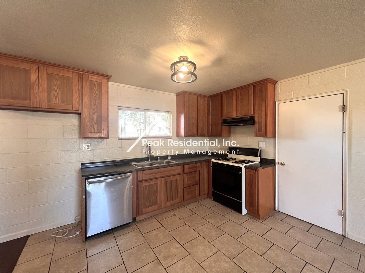 3201 Leona Cir - Photo 7 of 20