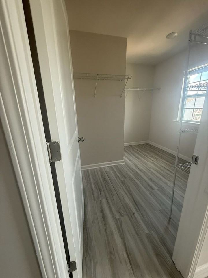 1838 Vanderlyn St - Photo 2 of 36