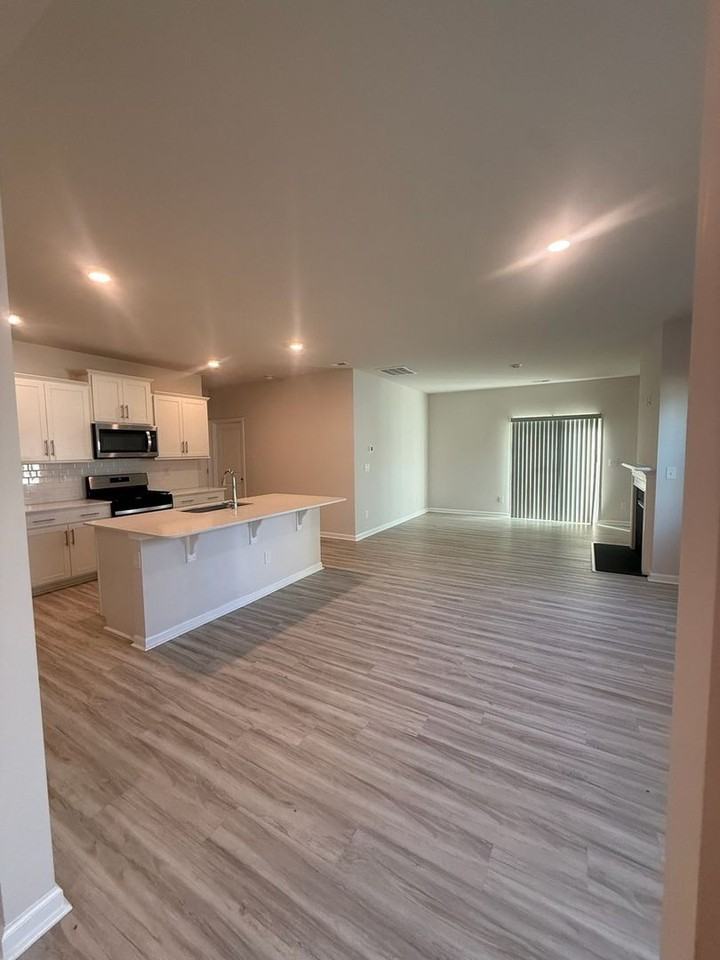1838 Vanderlyn St - Photo 5 of 36