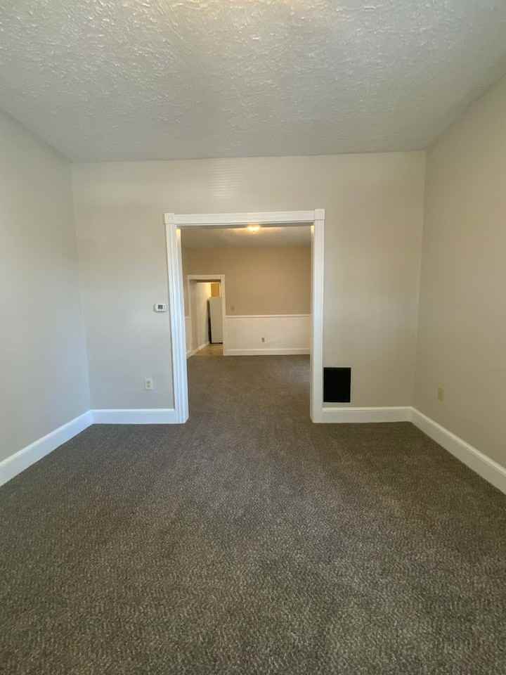 211 N State St - Photo 2 of 18