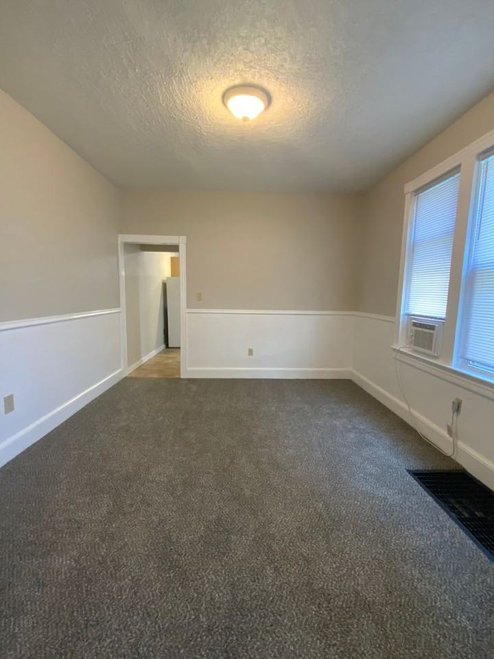 211 N State St - Photo 3 of 18