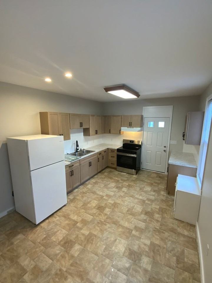 211 N State St - Photo 6 of 18