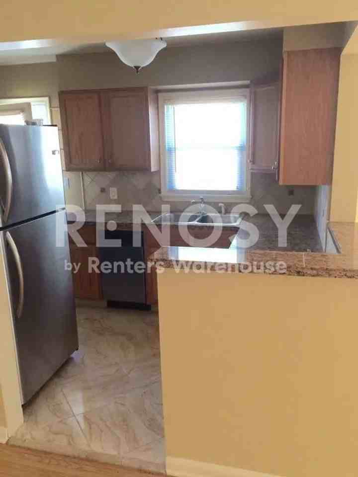 2108 Grand Ave S - Photo 3 of 24