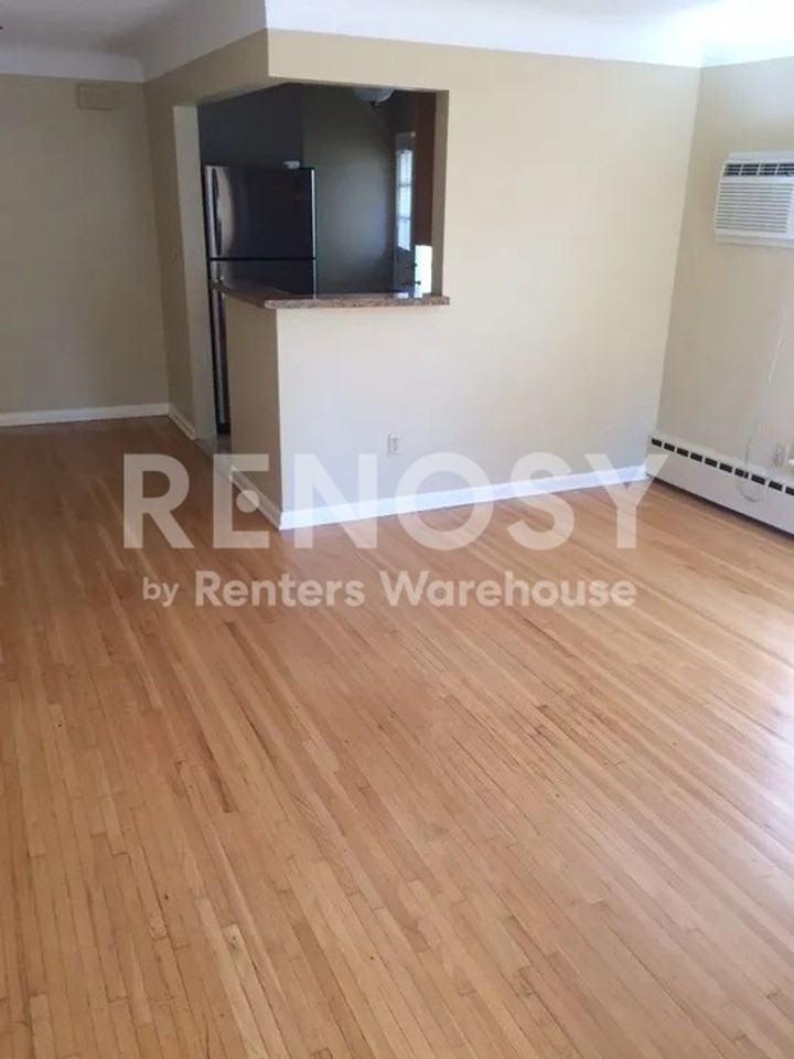 2108 Grand Ave S - Photo 4 of 24
