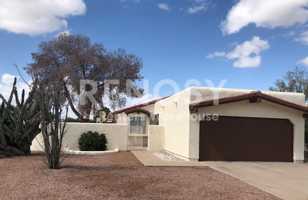 featured image of 2126 N Villas Ln