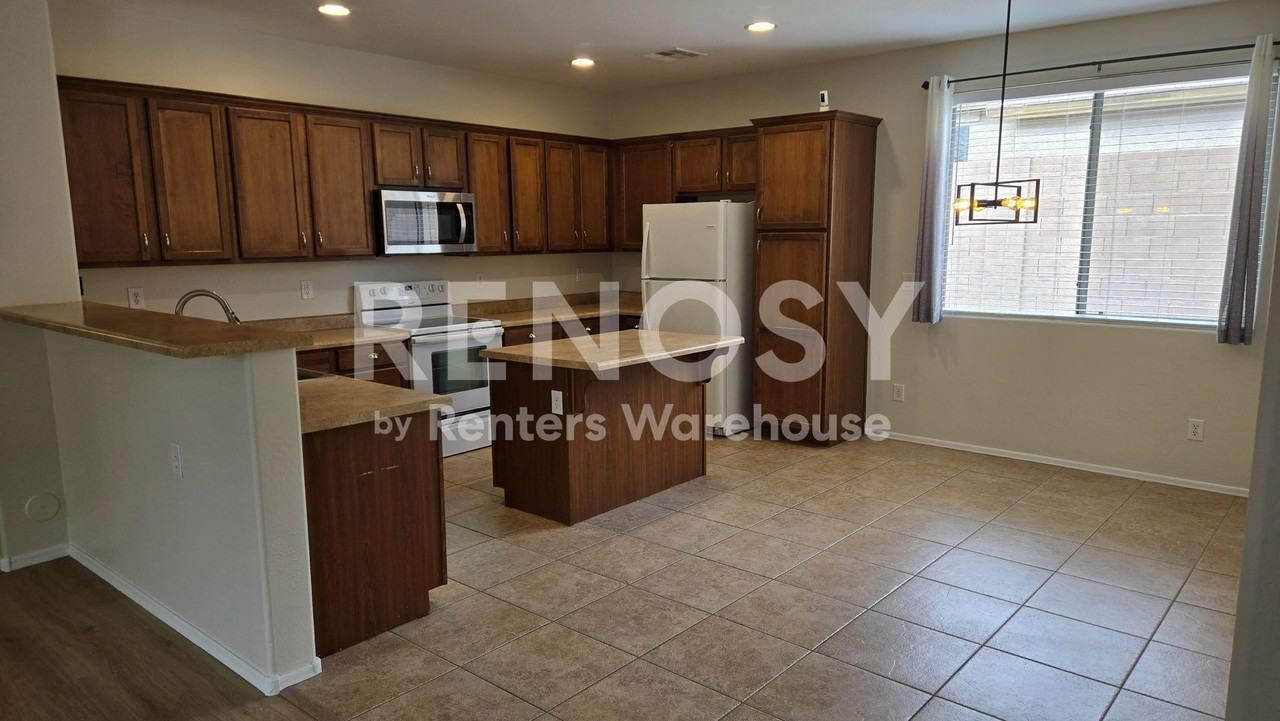 2126 N Villas Ln - Photo 4 of 31