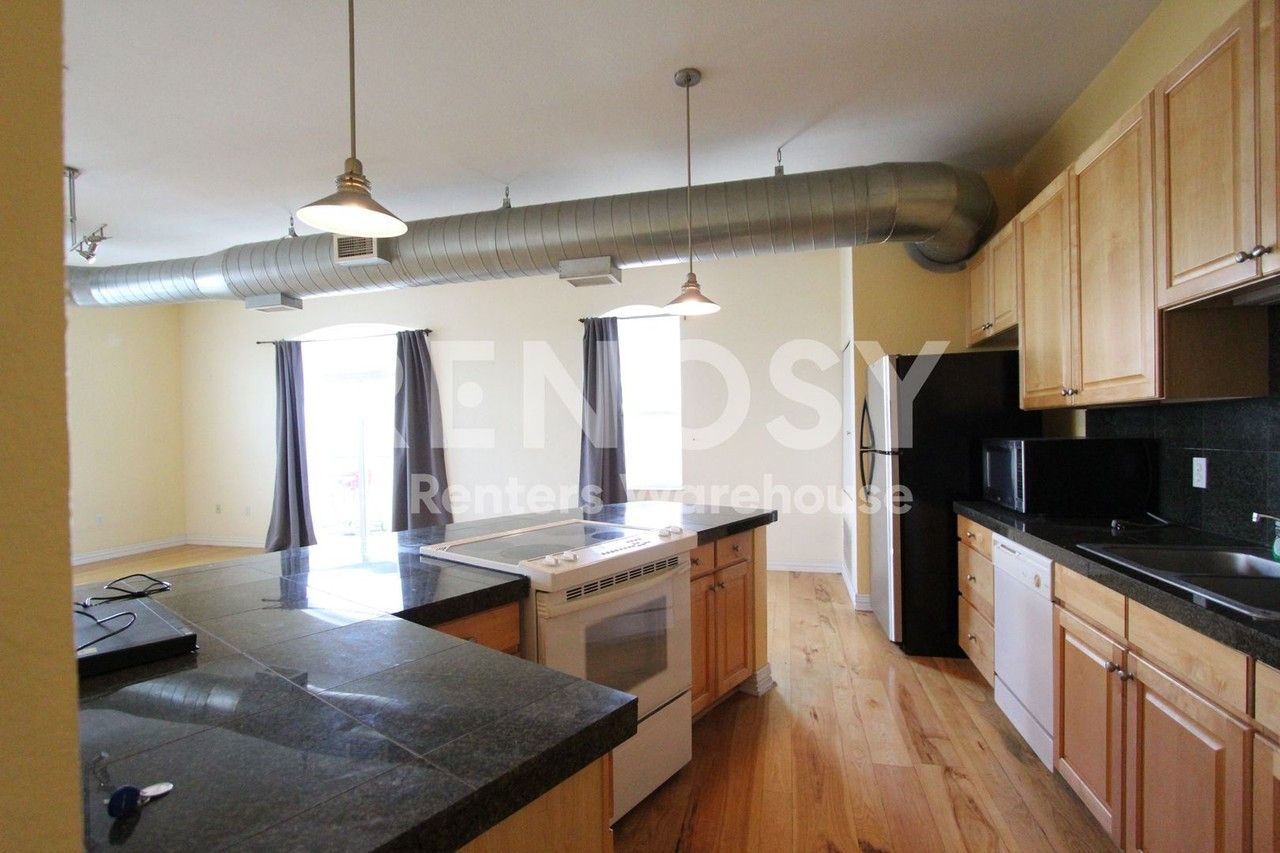 277 N Broadway - Photo 3 of 19
