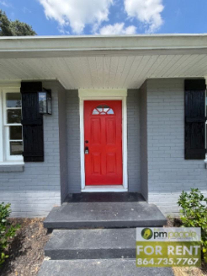 111 Westwood Dr - Photo 2 of 12