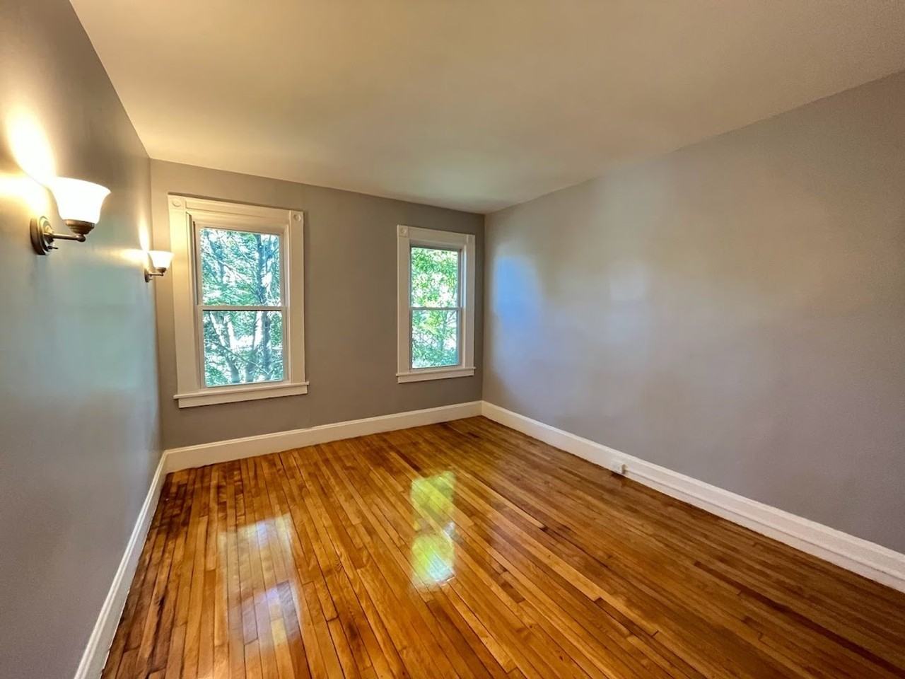 83 Saint James Ave - Photo 6 of 12