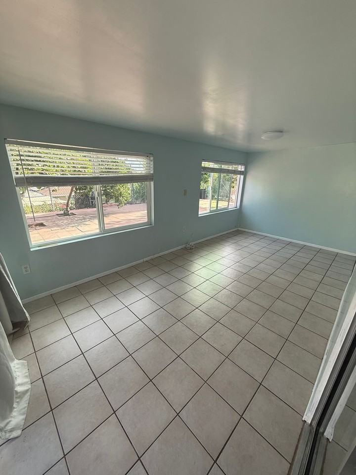 5977 Dwight St - Photo 6 of 9