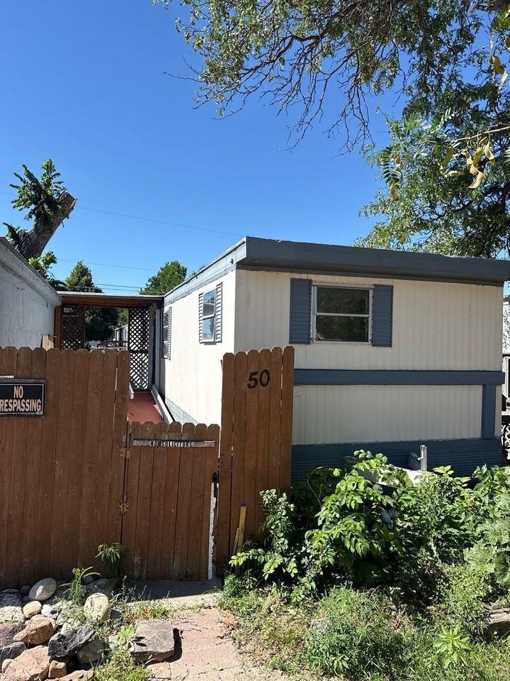 413 Iris Dr - Photo 3 of 10