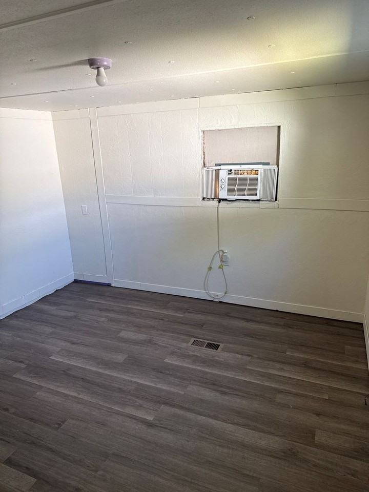 413 Iris Dr - Photo 4 of 10