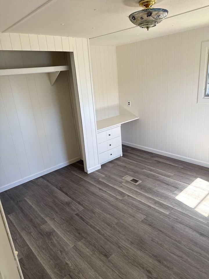 413 Iris Dr - Photo 6 of 10