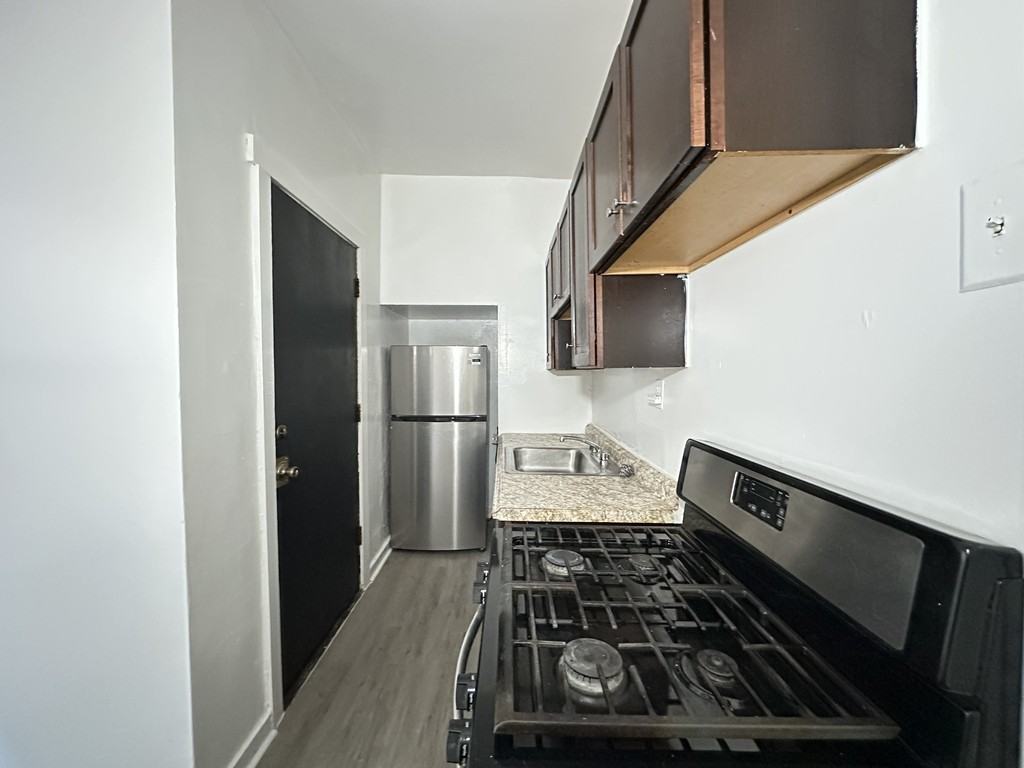 SUNNYSIDE + SHERIDAN #2E - Photo 3 of 21