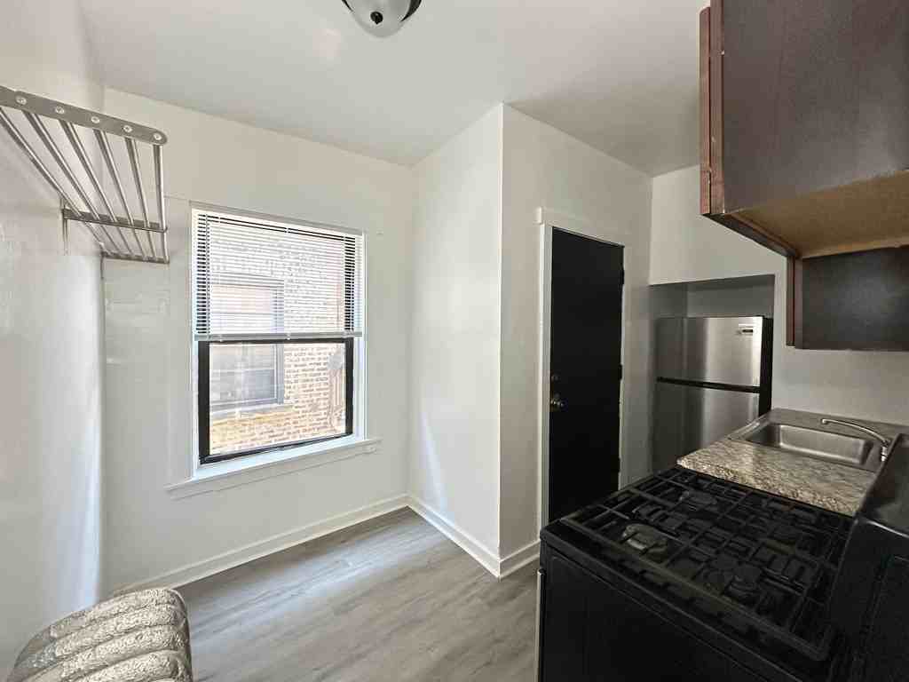 SUNNYSIDE + SHERIDAN #2E - Photo 6 of 21