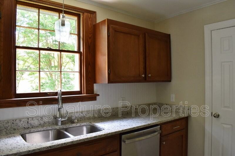 8304 Michael Rd - Photo 4 of 26
