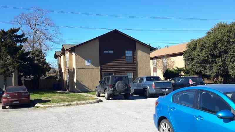 10601 Starcrest Dr - Photo 2 of 9