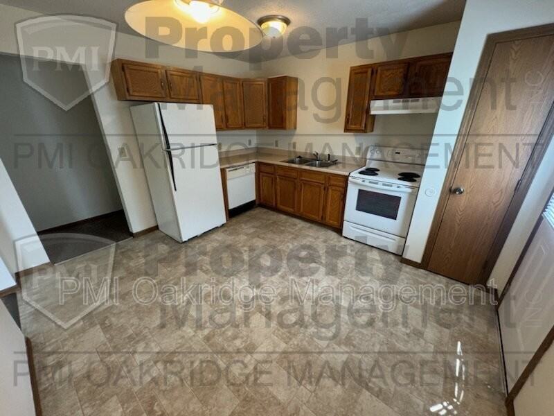 713 Country Side Ln - Photo 3 of 10