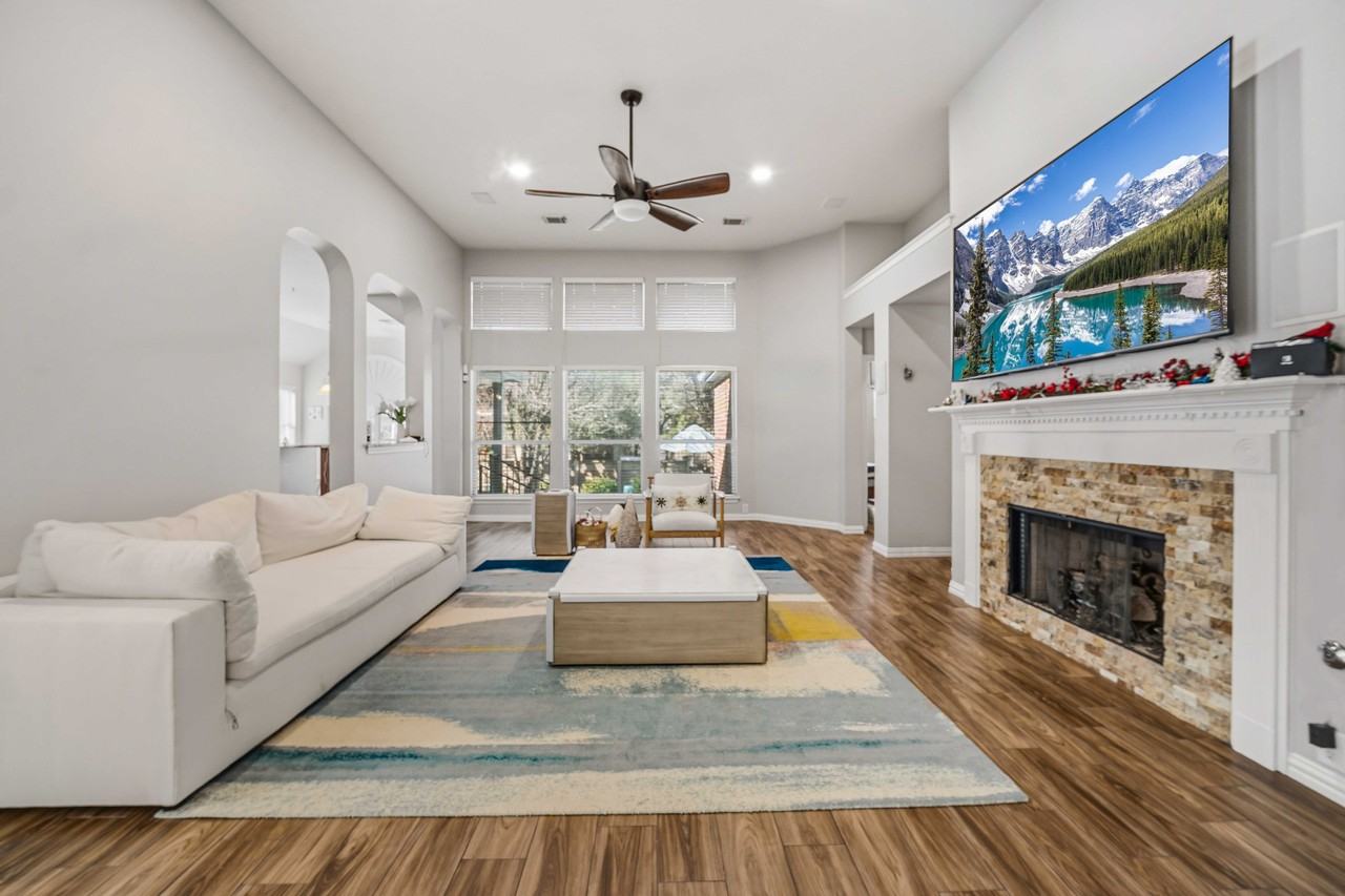 2112 Bandera Path - Photo 4 of 33