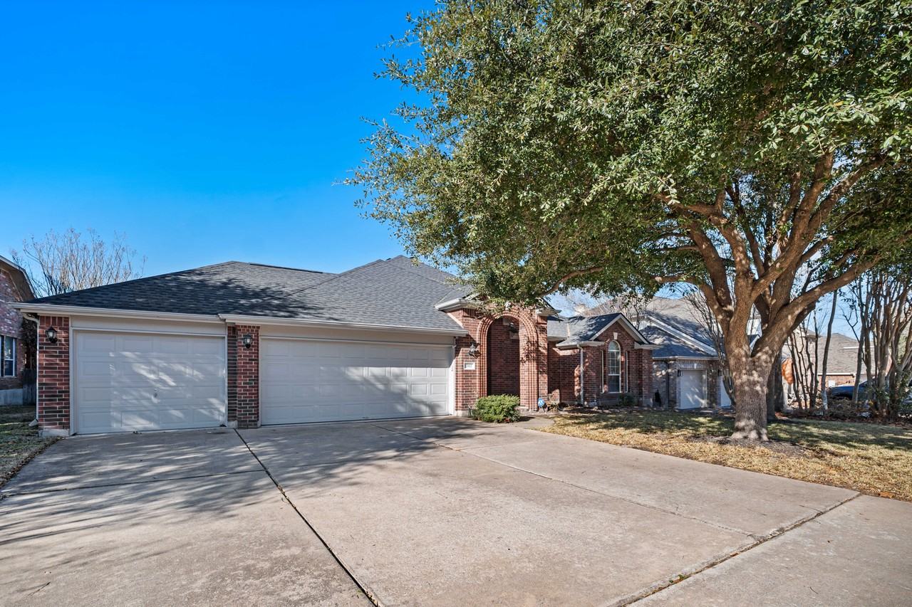 2112 Bandera Path - Photo 5 of 33
