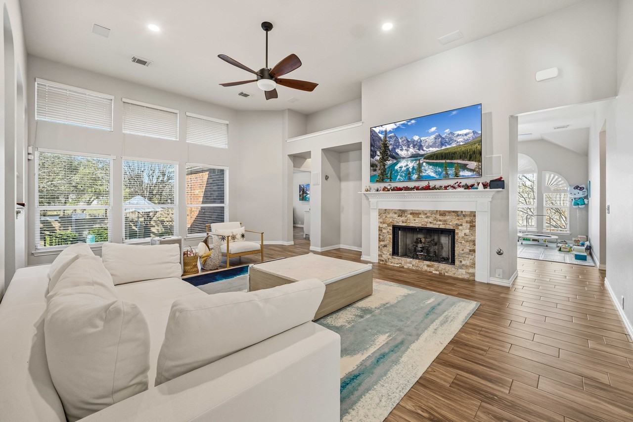 2112 Bandera Path - Photo 6 of 33