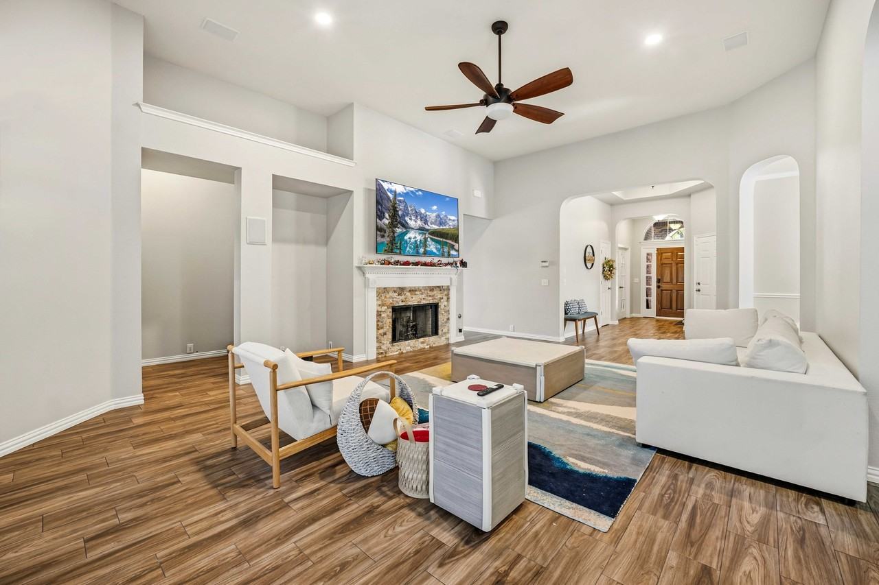 2112 Bandera Path - Photo 7 of 33
