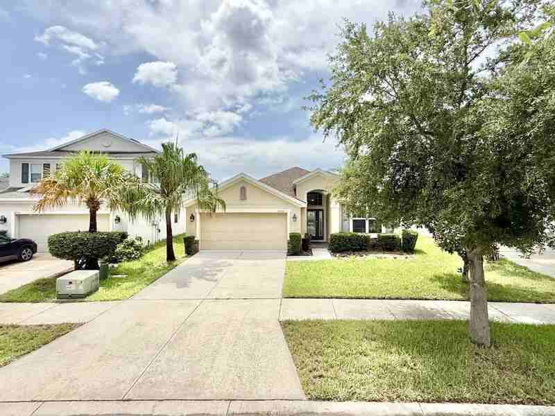 8222 Willow Beach Dr - Photo 3 of 32