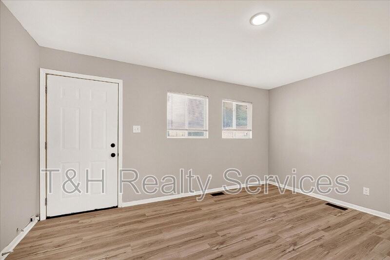 2714 Dawson St - Photo 5 of 27