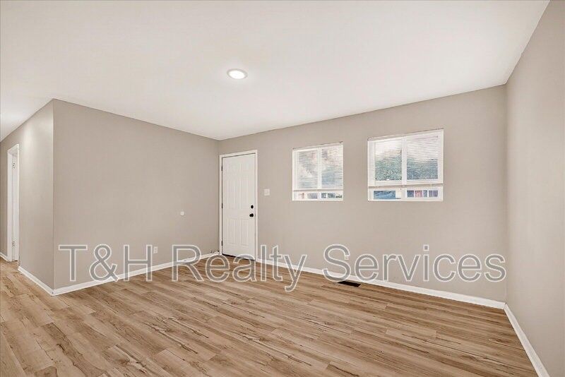 2714 Dawson St - Photo 6 of 27