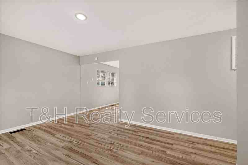 2714 Dawson St - Photo 7 of 27