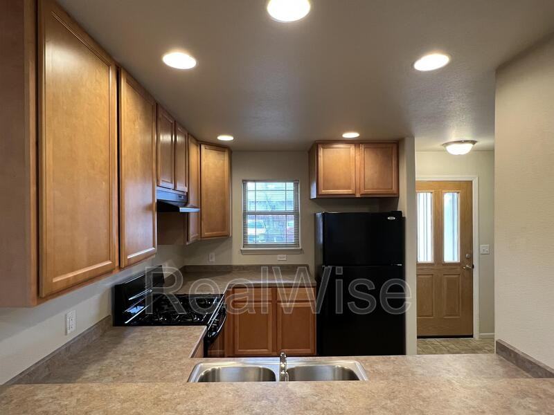 2250 Sw 21st St #18 - Photo 2 of 27