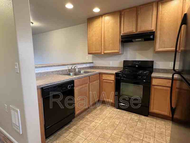 2250 Sw 21st St #18 - Photo 3 of 27