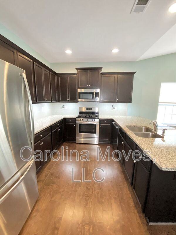 200 Hartwood Lake Ln - Photo 3 of 16