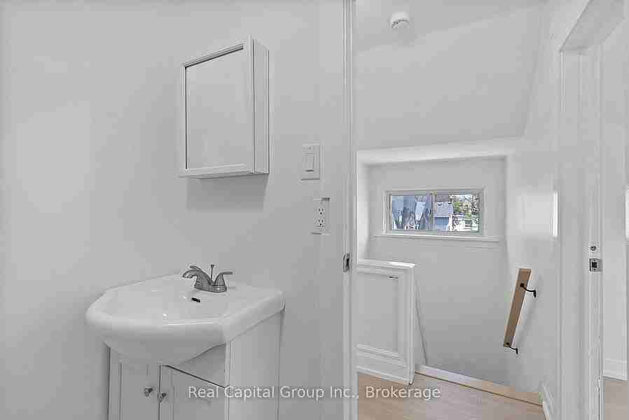 1968 Queen Street East - Photo 11