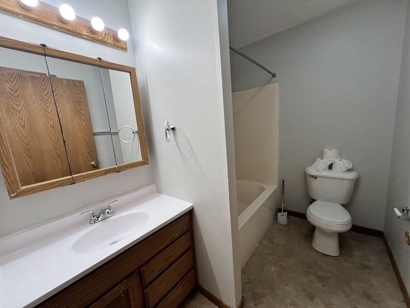 413 W Zeller St - Photo 5 of 15
