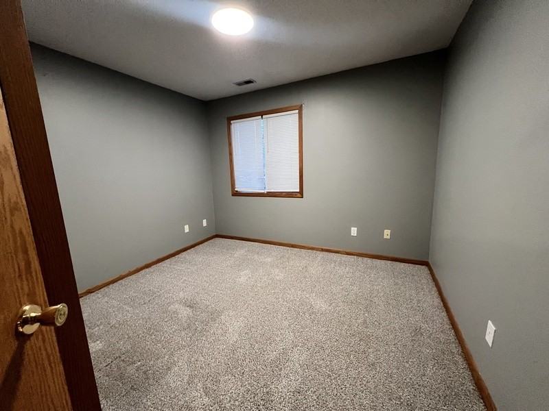 413 W Zeller St - Photo 6 of 15