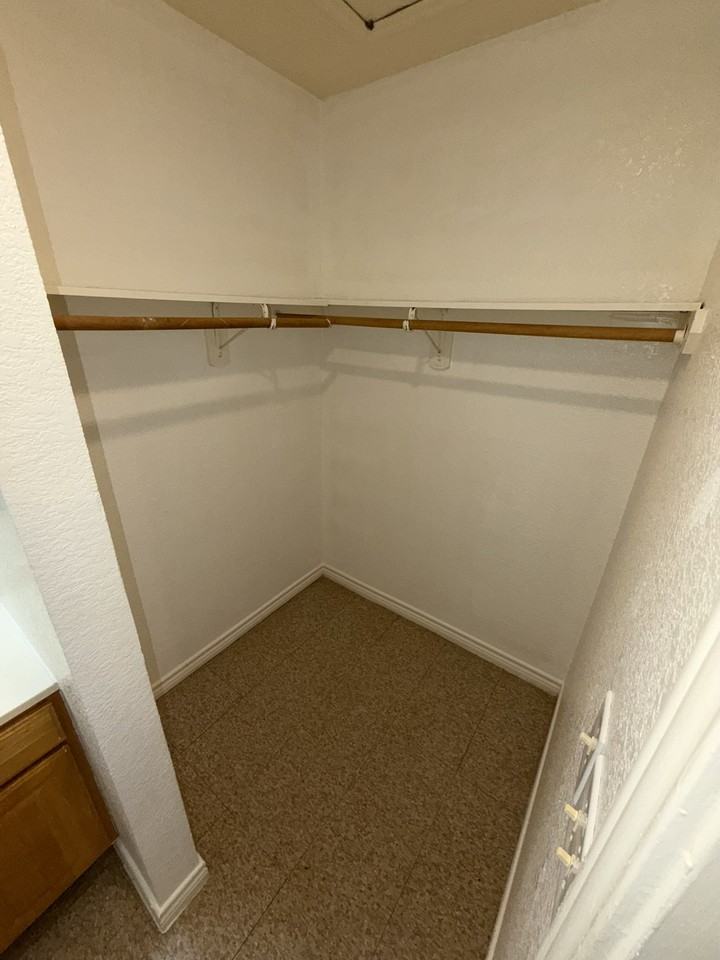 904 South 18th Street #B - Photo 7 of 8