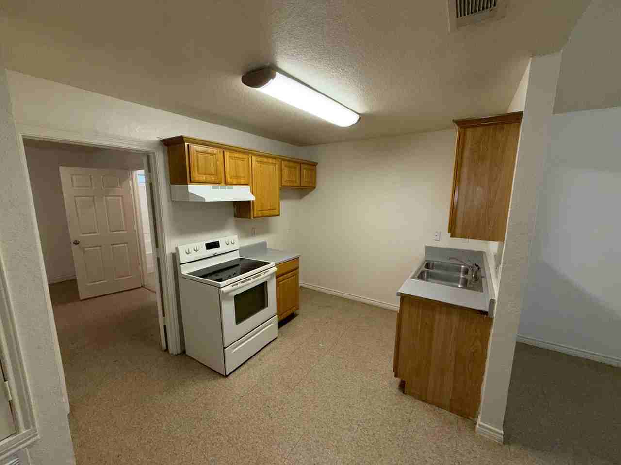 904 South 18th Street #B - Photo 4 of 8
