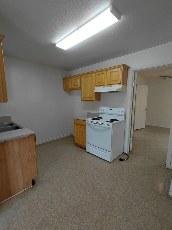 727 East Avenue D #A - Photo 4 of 6
