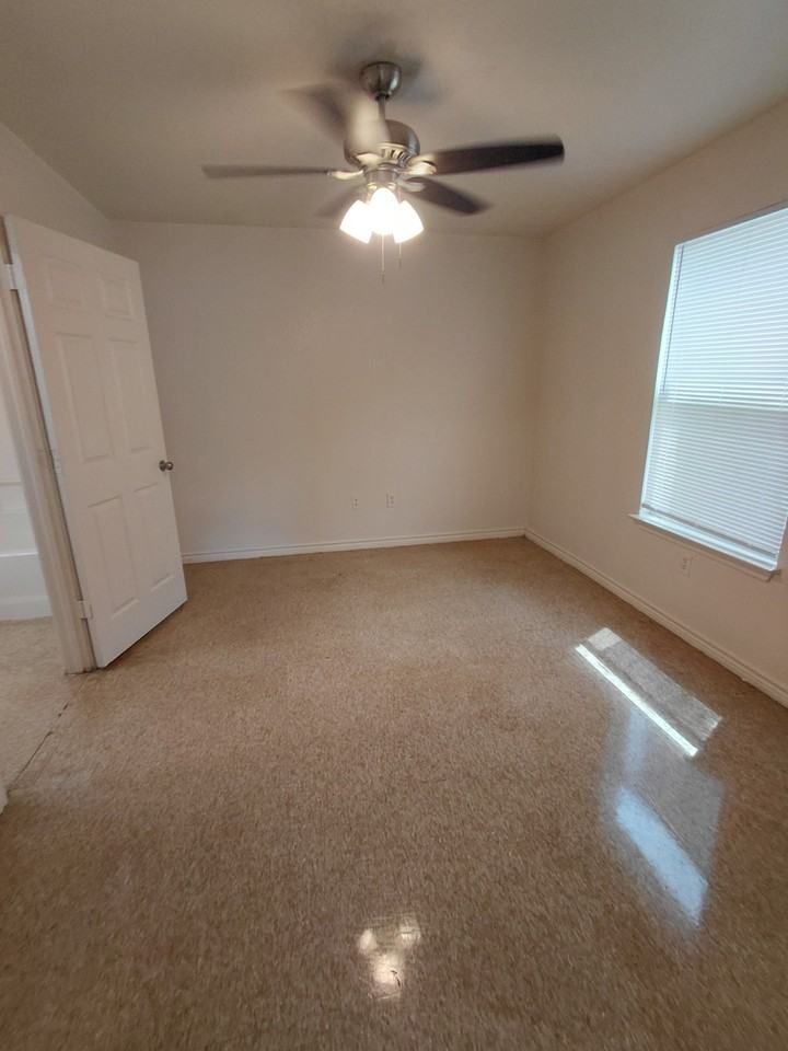 727 East Avenue D #A - Photo 6 of 6