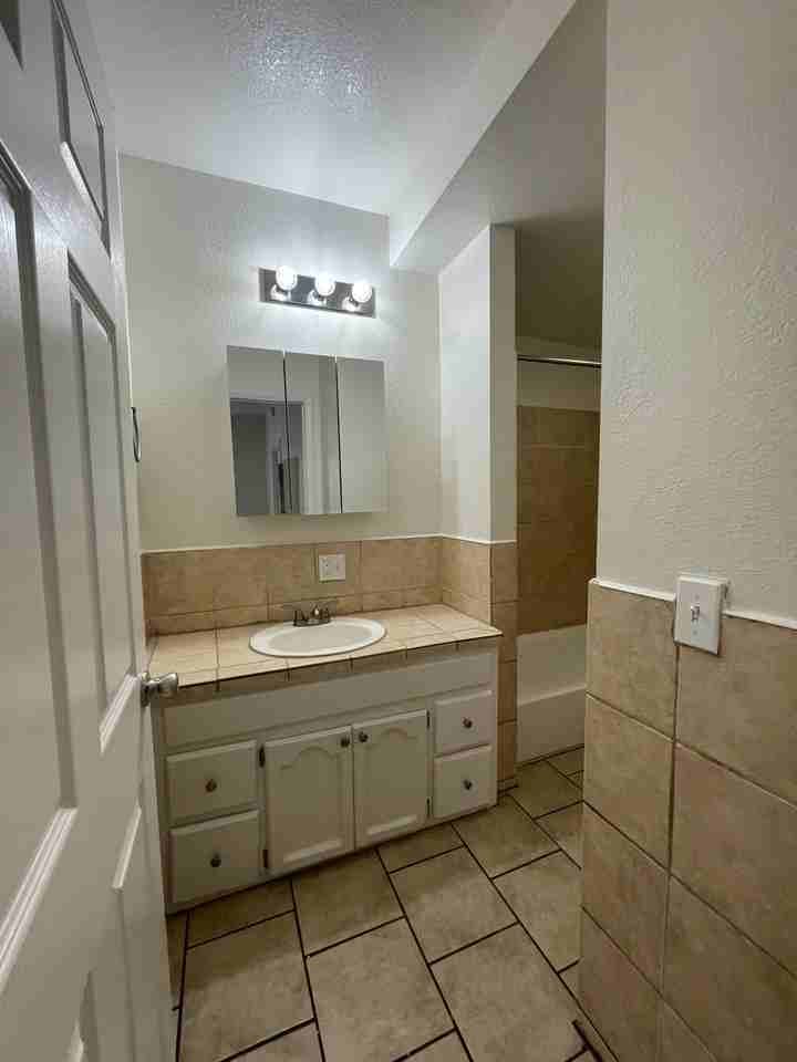1733 1/2 East 63rd Street ##1/2 - Photo 6 of 25