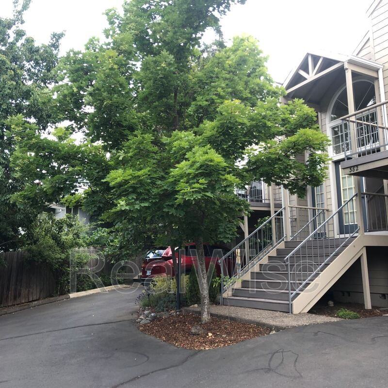 382 Glenn St - Photo 2 of 27
