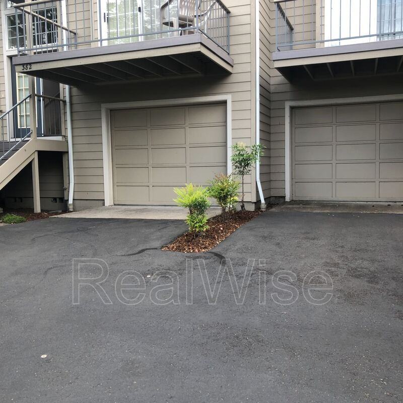 382 Glenn St - Photo 3 of 27