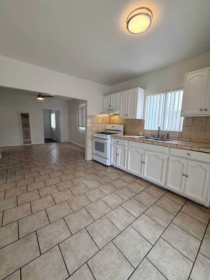 1733 1/2 East 63rd Street ##1/2 - Photo 4 of 25