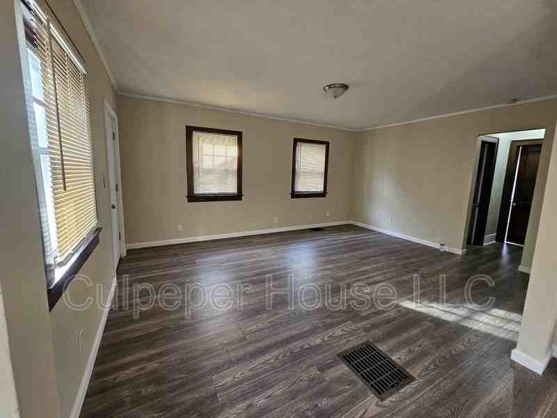1046 Slater St - Photo 2 of 14