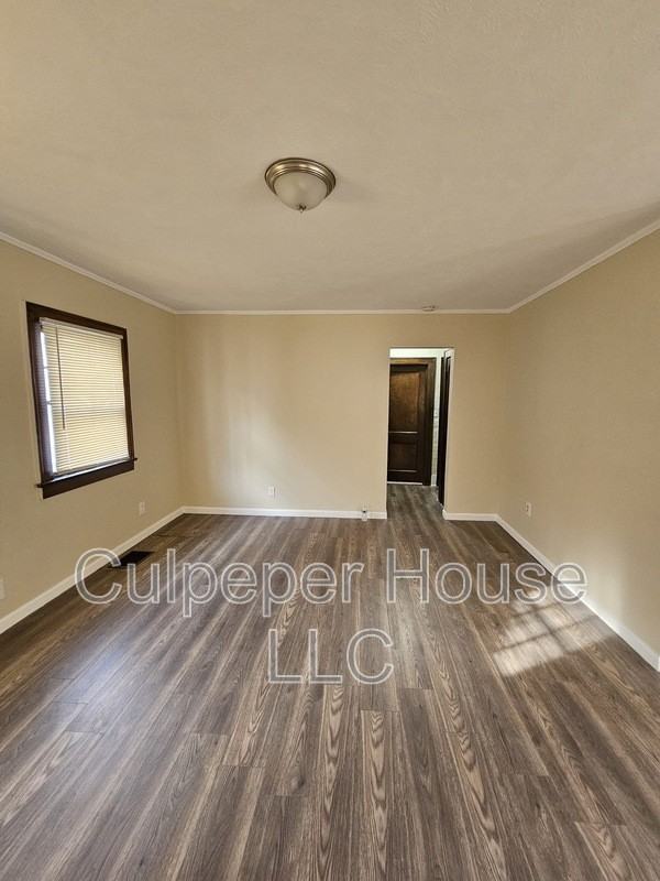 1046 Slater St - Photo 5 of 14