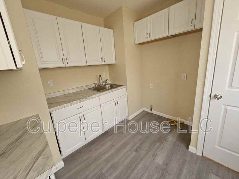 1046 Slater St - Photo 7 of 14
