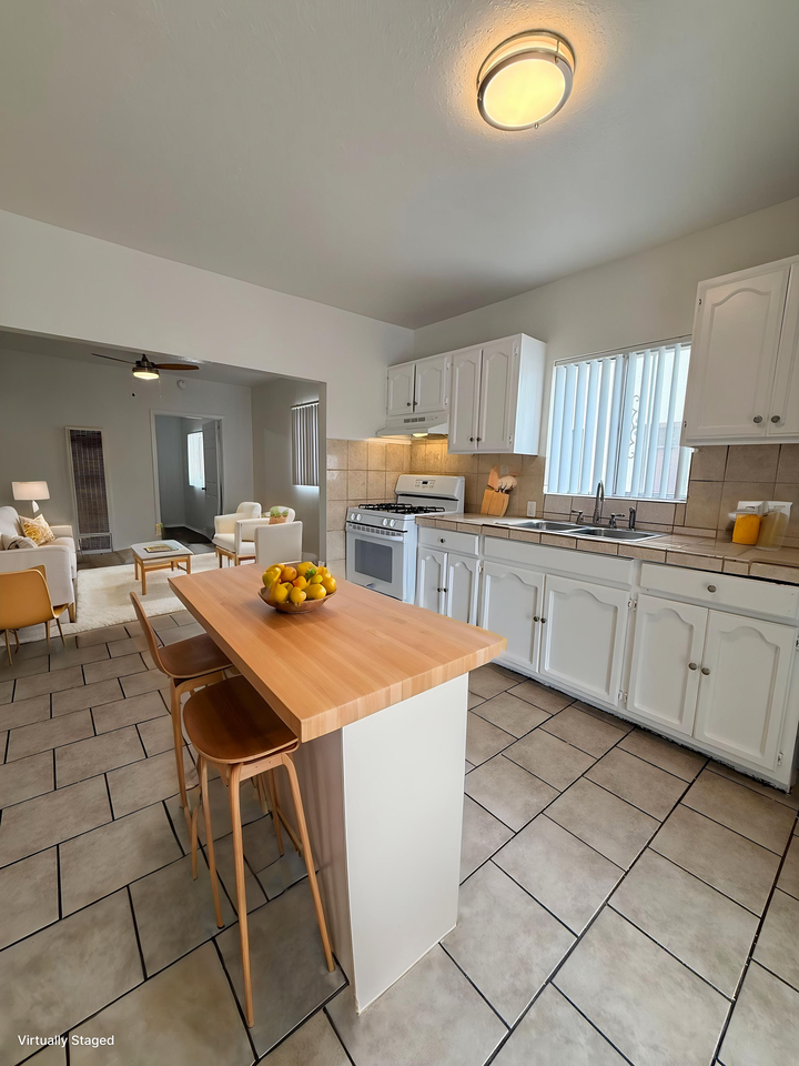 1733 1/2 East 63rd Street ##1/2 - Photo 3 of 25