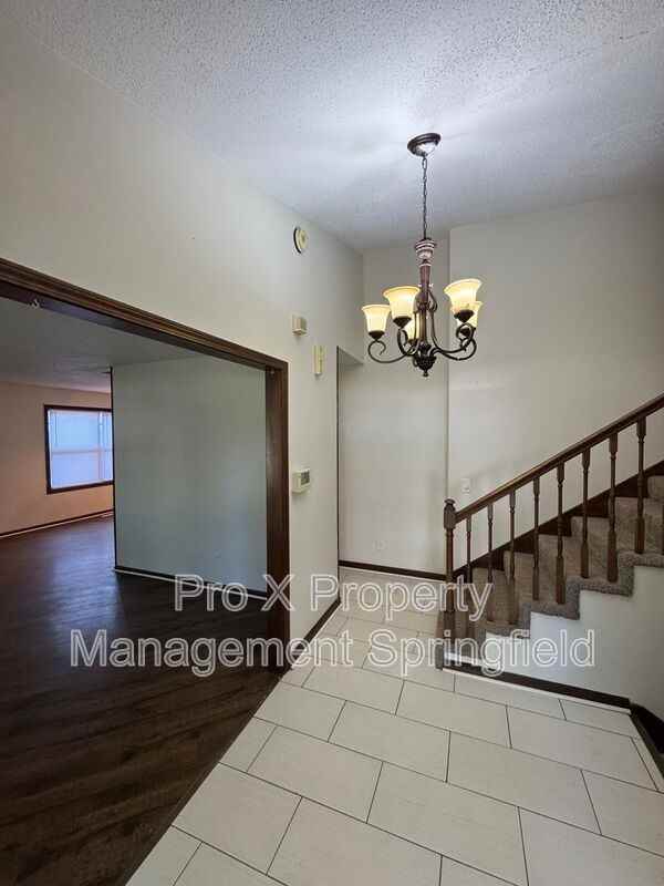 3332 S Southlyn Pl - Photo 2 of 29
