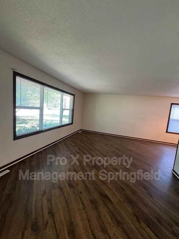 3332 S Southlyn Pl - Photo 4 of 29